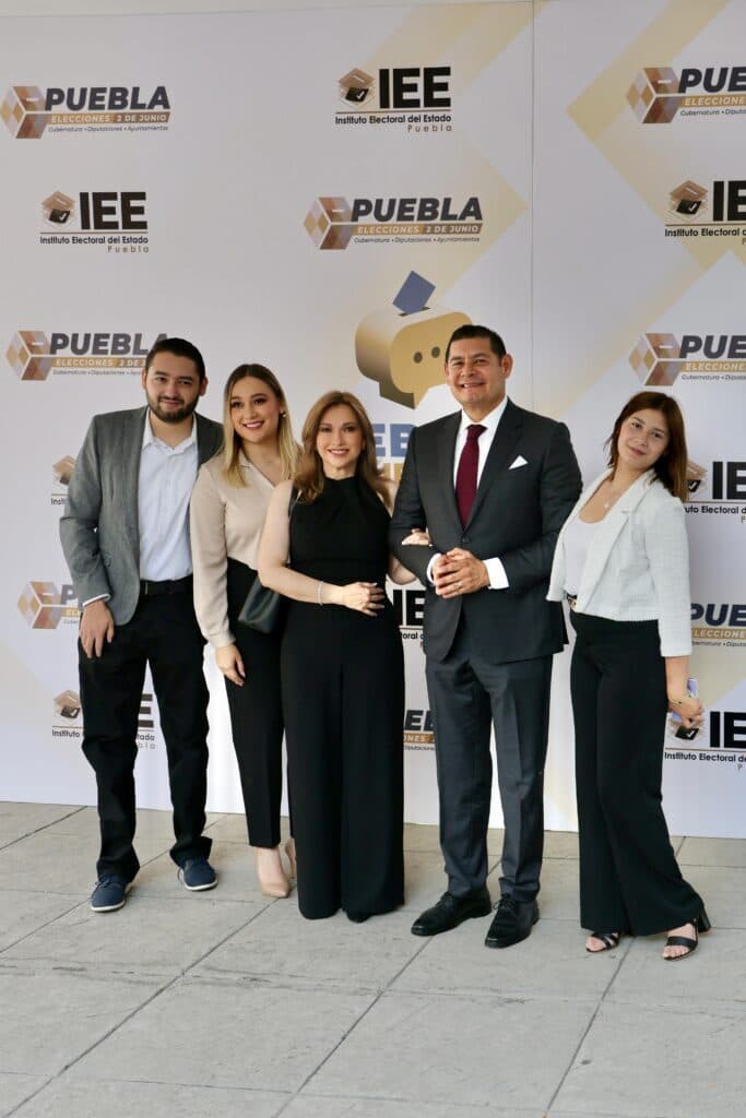 Armenta con propuestas dio nocaut a sus adversarios en el debate