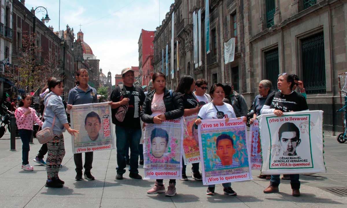 Padres de los 43 se reunirán con Sheinbaum: AMLO