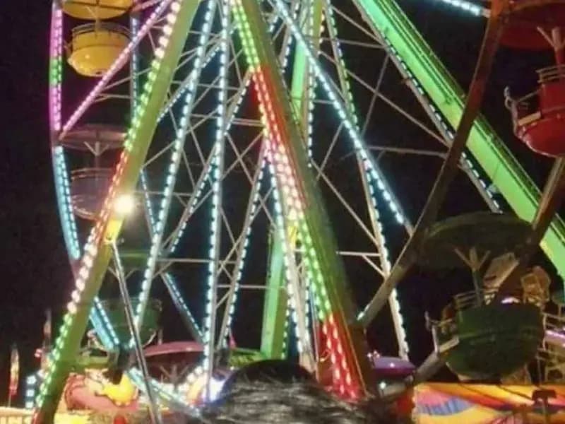 Padre muere por su hijo al caer de juego mecánico