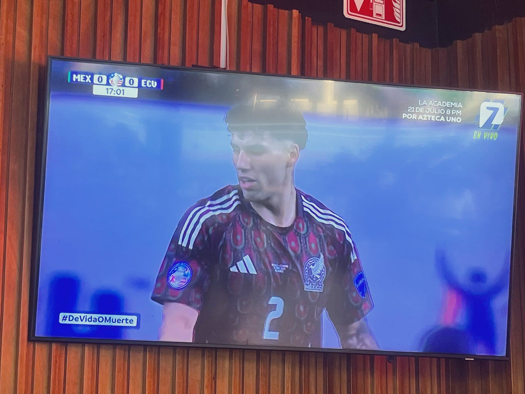 Aficionada asegura que hay mensaje subliminal en uniforme del Tri
