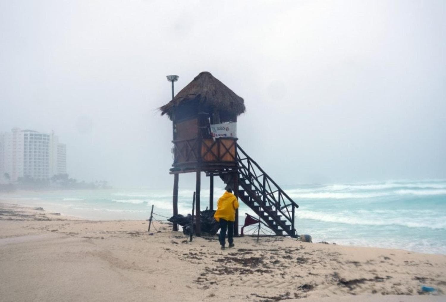 Refugios habilitados en Quintana Roo por huracán Beryl