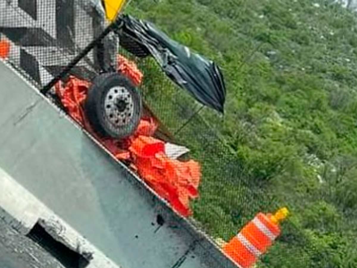 Tráiler cae de puente en autopista Monterrey – Saltillo