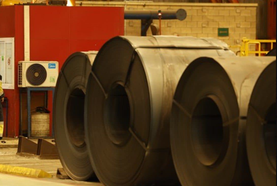 Apagones obligan a ArcelorMittal a detener producción clave en Michoacán