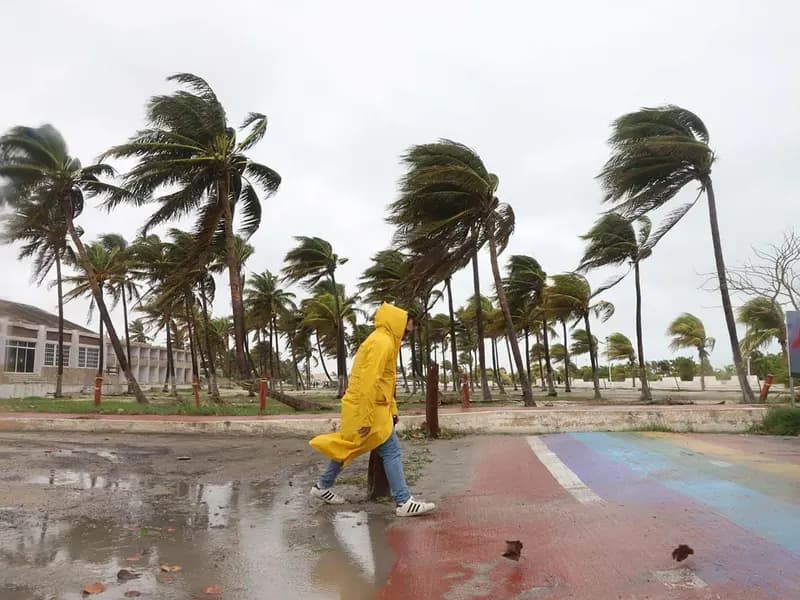 Beryl se dirige hacia Tamaulipas y Texas, ahora como tormenta