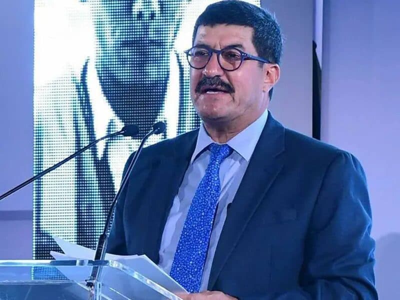 Citan a exgobernador de Chihuahua por denuncia