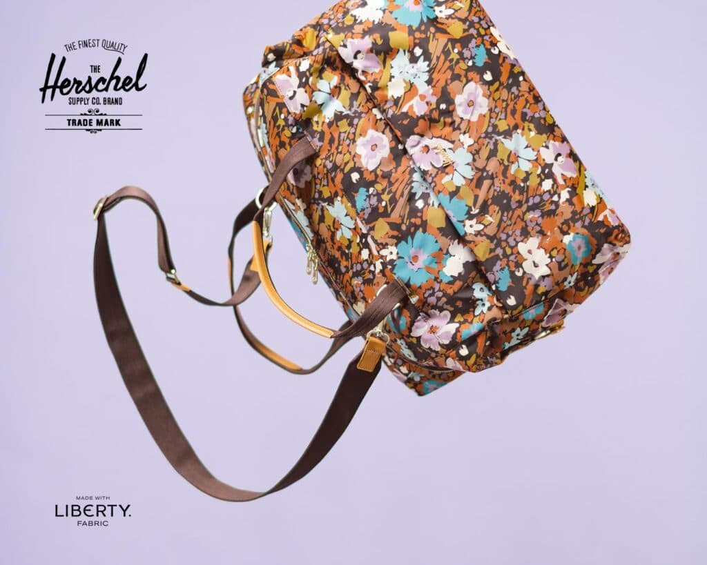 Herschel presenta una colección exclusiva en colaboración con Liberty of London para este verano.