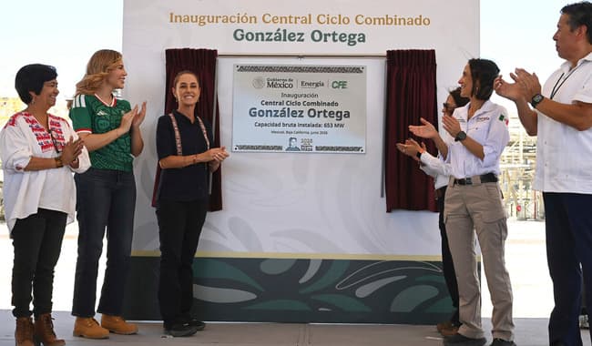 Claudia Sheinbaum inaugura la Central Ciclo Combinado "González Ortega" de la CFE en Mexicali, destacando su capacidad de 653 MW.