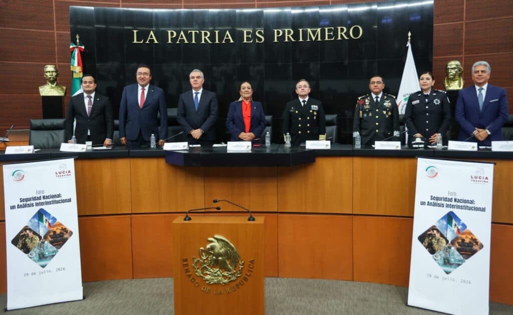 Representantes de diversas instituciones y autoridades en el 2.º Foro en Seguridad Nacional en el Senado de la República,