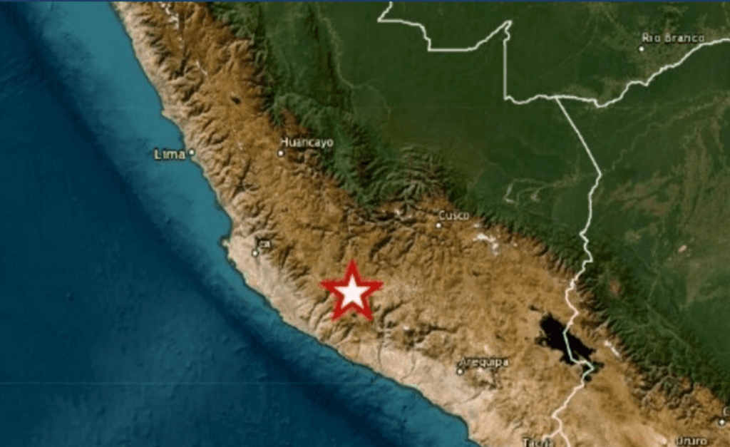 Mapa de Perú con la ubicación del epicentro del terremoto de 7.2 en la región de Ayacucho, marcado con una estrella roja.