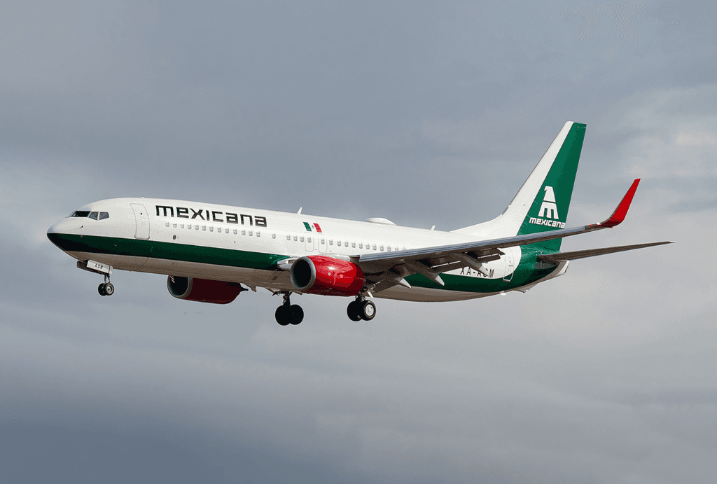 Aeronave de Mexicana de Aviación aterrizando, simbolizando el avance en la conectividad aérea entre México y Estados Unidos.