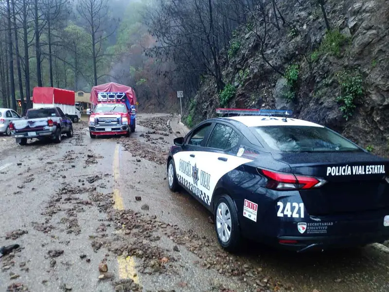 Fuertes lluvias provocan multiplicación de deslaves en Oaxaca